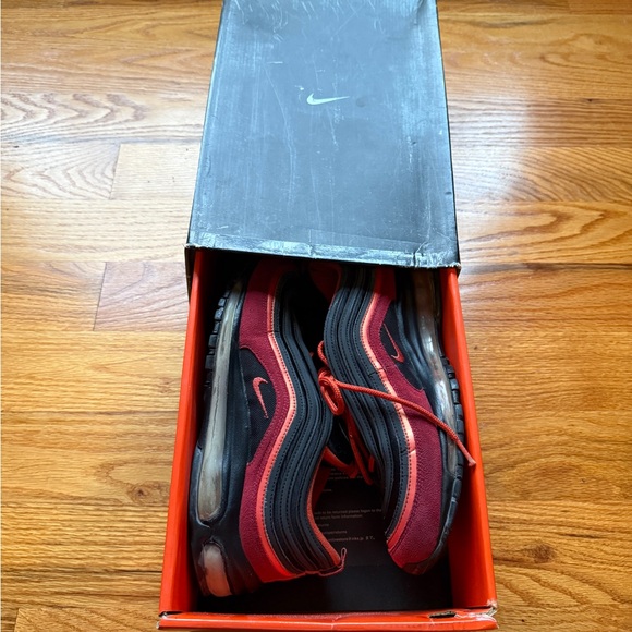 Nike - Picture 2 of 6